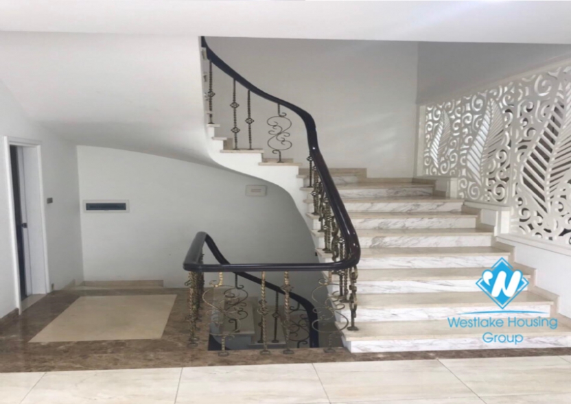 Adjacent 4 bedroom villa for rent in Vinhome Riverside Long Bien